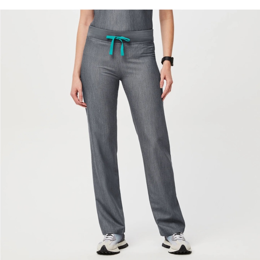 FIGS scrubs, Livingston Basic Scrub Pants, Graphite, Medium TALL